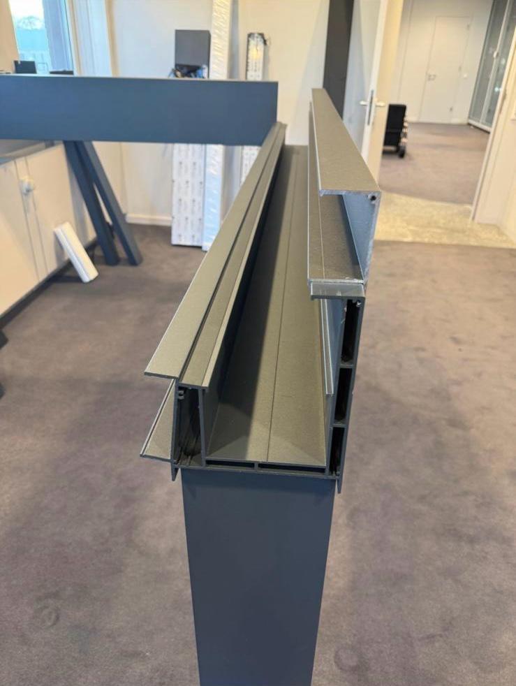 Sistem de scurgere ascunsa si jgheab integrat pentru terasa aluminiu